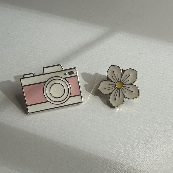 Burberry Pink Camera and White Flower Enamel Pins - Picture 1 of 5